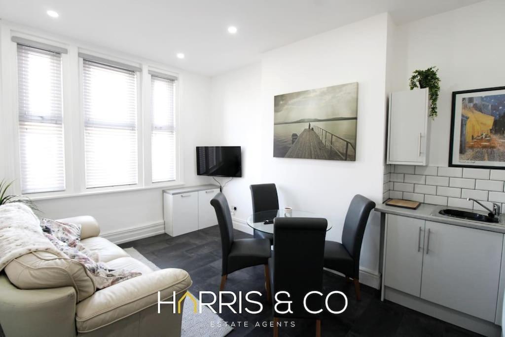 Roundtree & Berry - Apartment